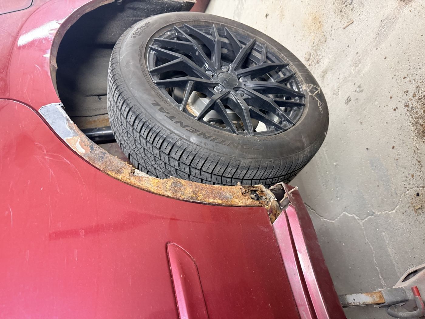 Nissan Altima 2008, Bordure de l'ouverture du coffre rongée